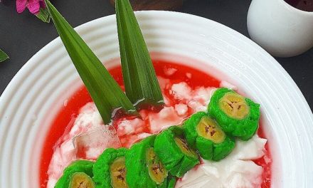 Rahasia Kelezatan Pisang Ijo, Camilan Legendaris Makassar