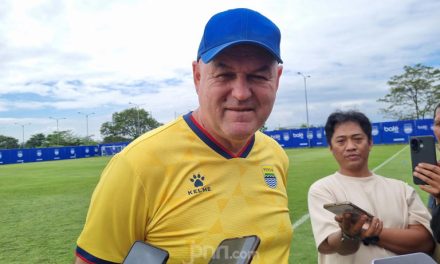 Pelatih Persib Bojan Hodak Singgung Pembenci Beckham Putra