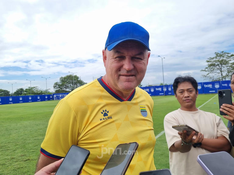 Pelatih Persib Bojan Hodak Singgung Pembenci Beckham Putra