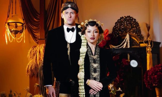 Pesona Mewah Baju Adat Jawa Di Prewedding Jennifer & Justin