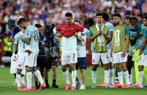 Momen Haru! Ronaldo Pakai Jersey Jota Usai Kalahkan Kroasia