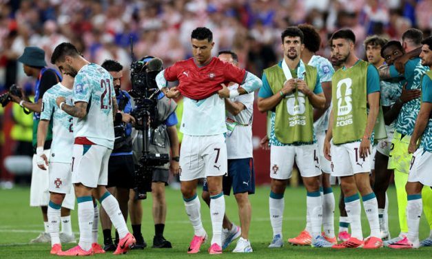 Momen Haru! Ronaldo Pakai Jersey Jota Usai Kalahkan Kroasia