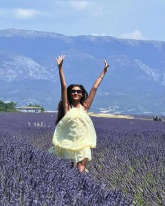 Estetik Parah! Foto Novia Bachmid Di Kebun Lavender Prancis