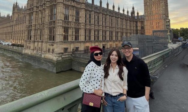 Serunya Liburan! Akhmad Fadli Bawa Keluarga Keliling London