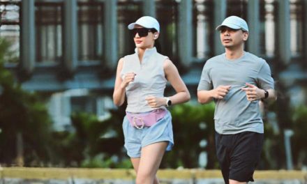 Sehat Bareng Keluarga, Anissa Aziza Nikmati Jogging Di Hari Libur