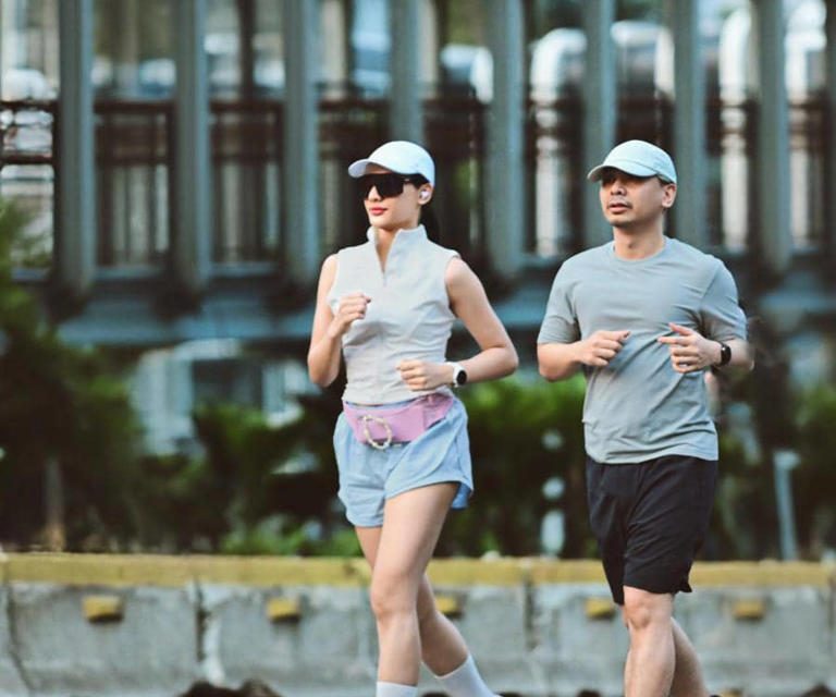 Sehat Bareng Keluarga, Anissa Aziza Nikmati Jogging Di Hari Libur