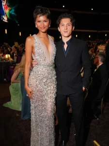 Makin Romantis! Zendaya &Tom Holland Tunjukkan Gaya Serasi