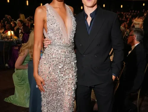Makin Romantis! Zendaya &Tom Holland Tunjukkan Gaya Serasi