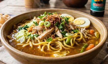 Wajib Coba! Mie Godog Jawa Hangat Dengan Ayam Suwir & Telur