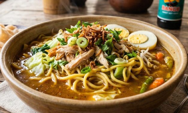 Wajib Coba! Mie Godog Jawa Hangat Dengan Ayam Suwir & Telur