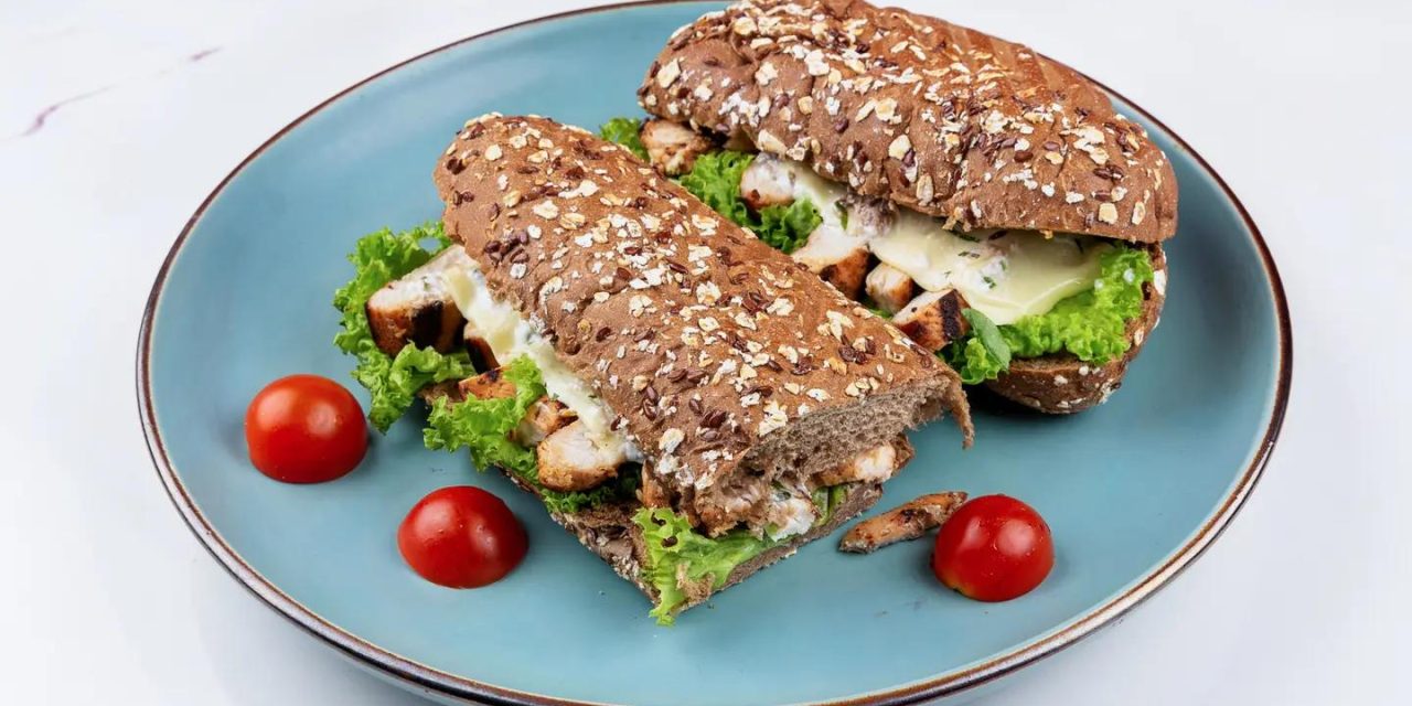 Protein Berkualitas! Sandwich Dada Ayam, Jaga Kebugaran Otot