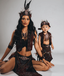 Kompak Banget! Potret Erika Carlina & Andrew Balutan Etnik